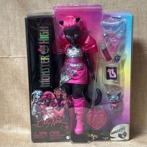 Monster High Catty NoirDoll with Pet Cat Amulette and Backpack Music Book